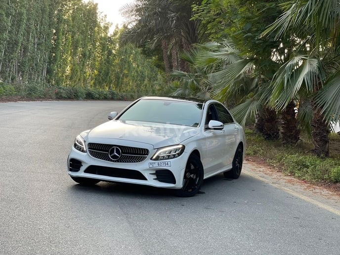 Mercedes Classe C (Blanc), 2020 &agrave; louer &agrave; Duba&iuml;