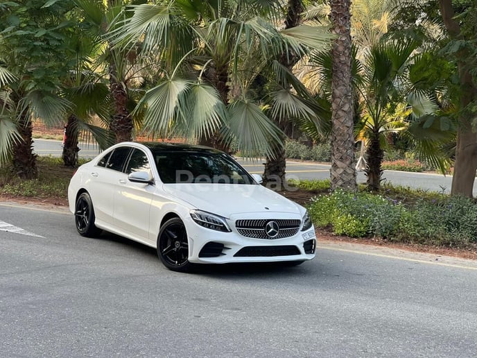Mercedes Classe C (Blanc), 2020 &agrave; louer &agrave; Duba&iuml;