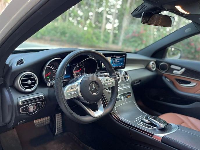 Mercedes Classe C (Blanc), 2020 &agrave; louer &agrave; Duba&iuml;