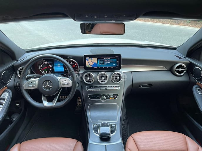 Mercedes Classe C (Blanc), 2020 &agrave; louer &agrave; Duba&iuml;