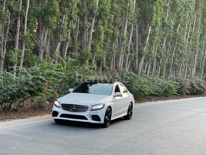 Mercedes Classe C (Blanc), 2020 &agrave; louer &agrave; Duba&iuml;