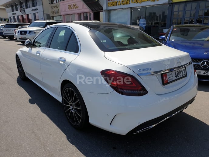 Mercedes Classe C (Blanc), 2020 &agrave; louer &agrave; Abu Dhabi