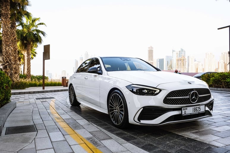 Mercedes C200 (Blanc), 2022 &agrave; louer &agrave; Abu Dhabi