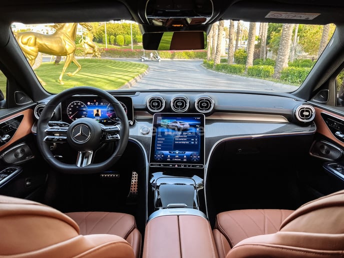 Mercedes C200 (Blanc), 2022 &agrave; louer &agrave; Abu Dhabi