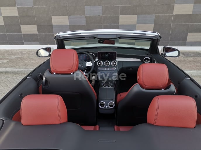 Mercedes C200 Convertible (Blanc), 2020 &agrave; louer &agrave; Abu Dhabi