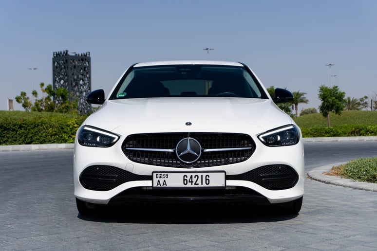 Mercedes C200 (Blanc), 2022 &agrave; louer &agrave; Abu Dhabi