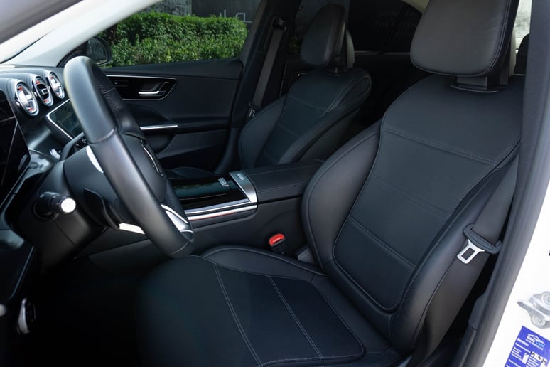 Mercedes C200 (Blanc), 2022 &agrave; louer &agrave; Abu Dhabi