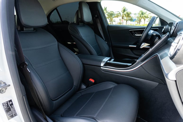 Mercedes C200 (Blanc), 2022 &agrave; louer &agrave; Abu Dhabi