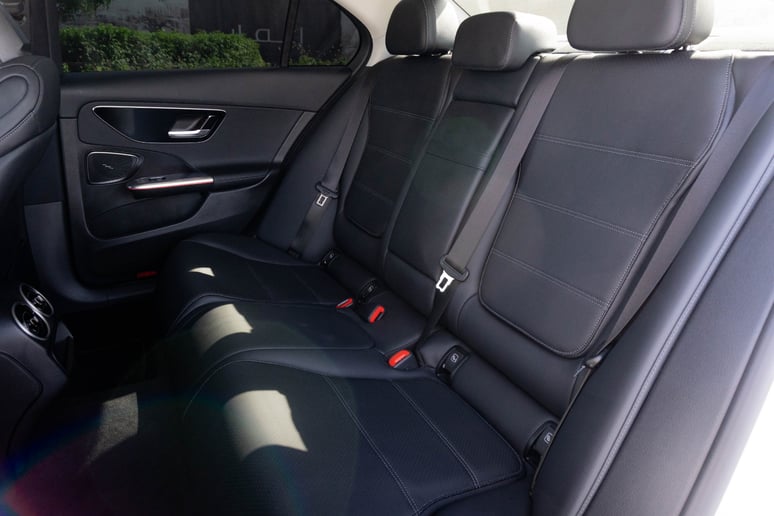 Mercedes C200 (Blanc), 2022 &agrave; louer &agrave; Abu Dhabi