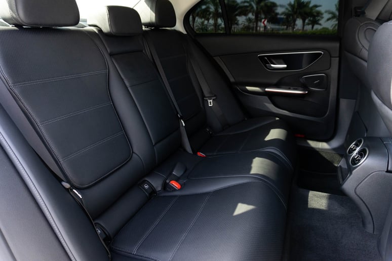 Mercedes C200 (Blanc), 2022 &agrave; louer &agrave; Abu Dhabi