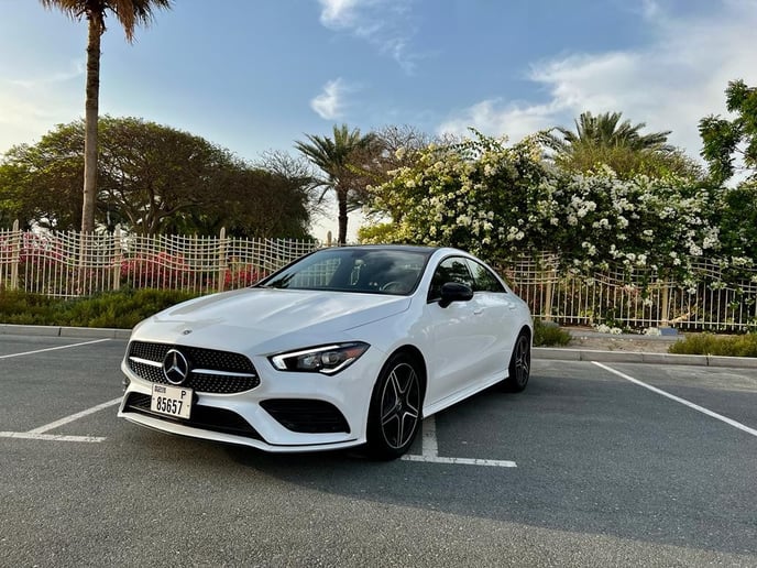 Mercedes CLA 250 (Blanc), 2021 &agrave; louer &agrave; Sharjah