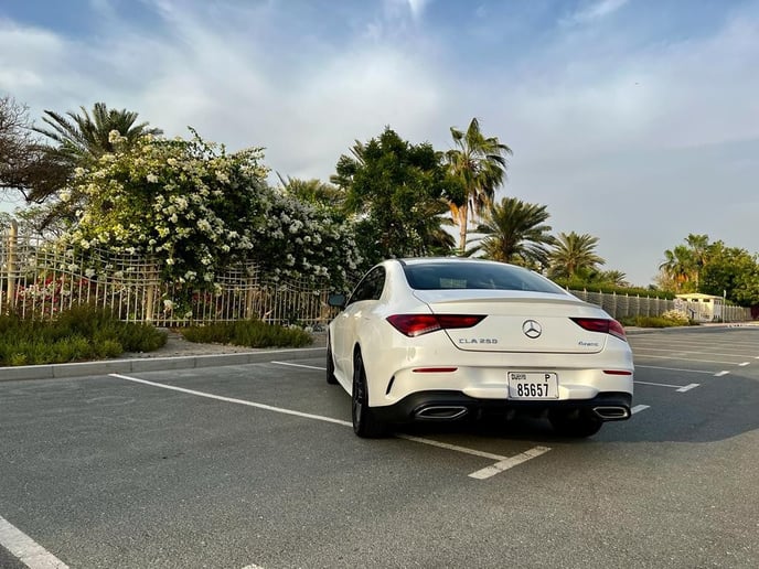 Mercedes CLA 250 (Blanc), 2021 &agrave; louer &agrave; Sharjah