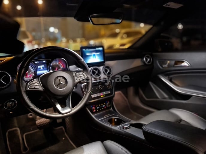 Dubai'de kiralık Mercedes CLA (Beyaz), 2019