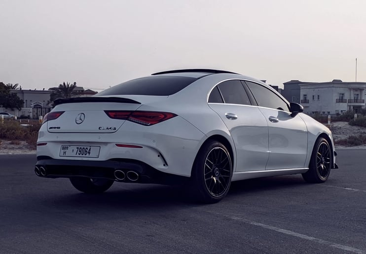 在沙迦 租 梅赛德斯CLA (白色), 2021