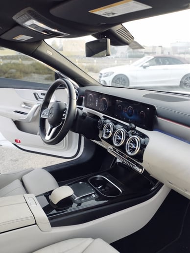 在沙迦 租 梅赛德斯CLA (白色), 2021
