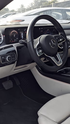 在沙迦 租 梅赛德斯CLA (白色), 2021
