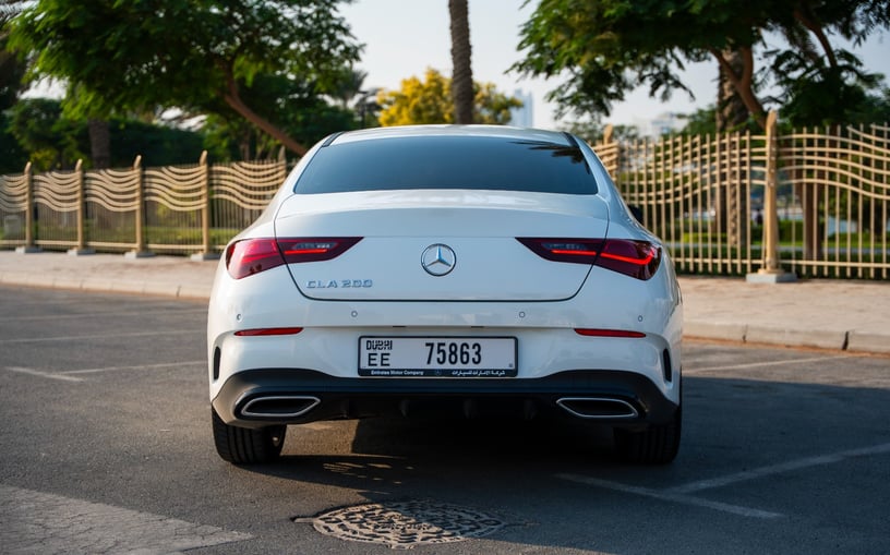 Mercedes CLA200 (Blanco), 2026 para alquiler en Abu Dhabi