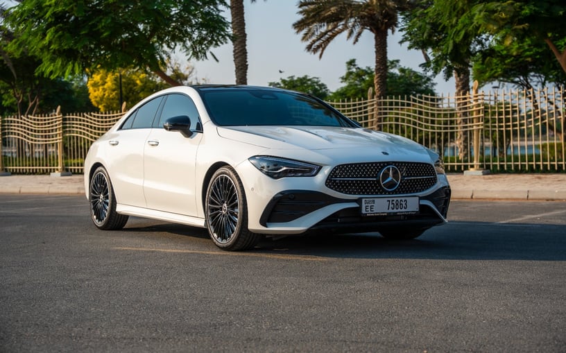Mercedes CLA200 (Blanco), 2026 para alquiler en Abu Dhabi