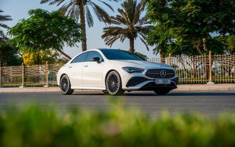Mercedes CLA200 (Blanco), 2026 para alquiler en Abu Dhabi