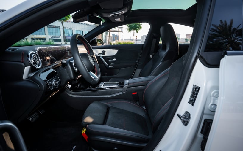 Mercedes CLA200 (Blanco), 2026 para alquiler en Abu Dhabi
