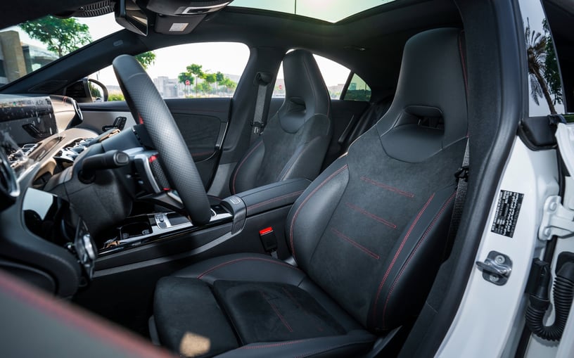 Mercedes CLA200 (Blanco), 2026 para alquiler en Abu Dhabi