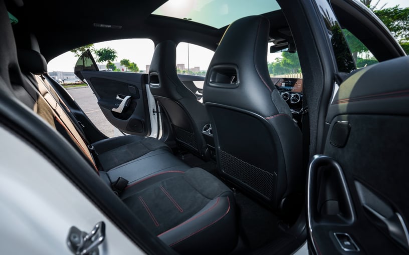 Mercedes CLA200 (Blanco), 2026 para alquiler en Abu Dhabi