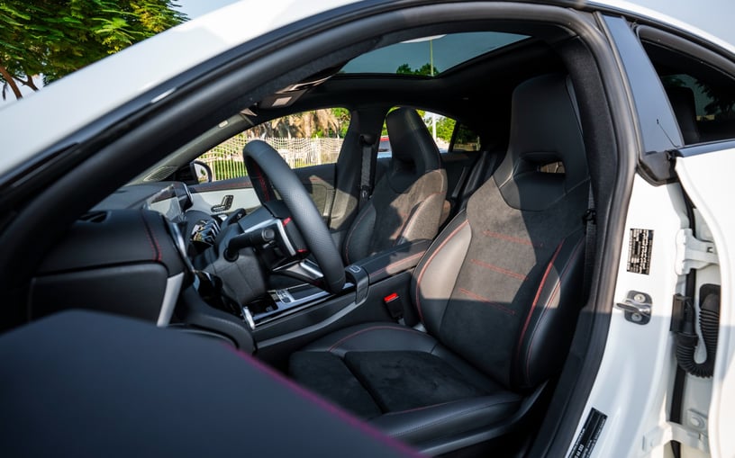 Mercedes CLA200 (Blanco), 2026 para alquiler en Abu Dhabi
