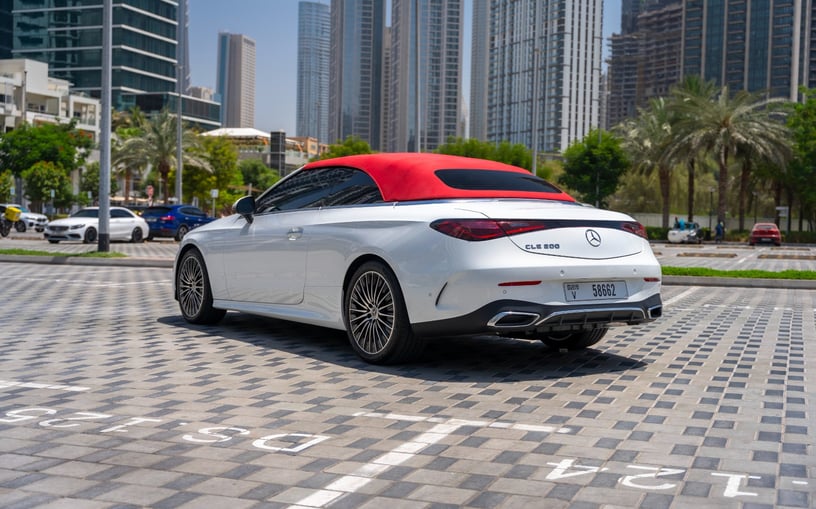 Mercedes CLE 200 AMG cabriolet/convertible (Blanc), 2025 &agrave; louer &agrave; Abu Dhabi