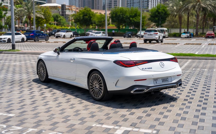 Mercedes CLE 200 AMG cabriolet/convertible (Blanc), 2025 &agrave; louer &agrave; Abu Dhabi