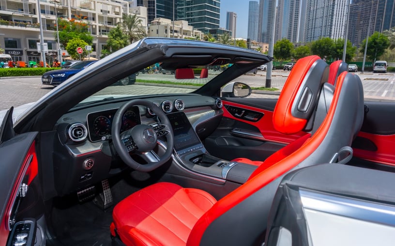 Mercedes CLE 200 AMG cabriolet/convertible (Blanc), 2025 &agrave; louer &agrave; Abu Dhabi