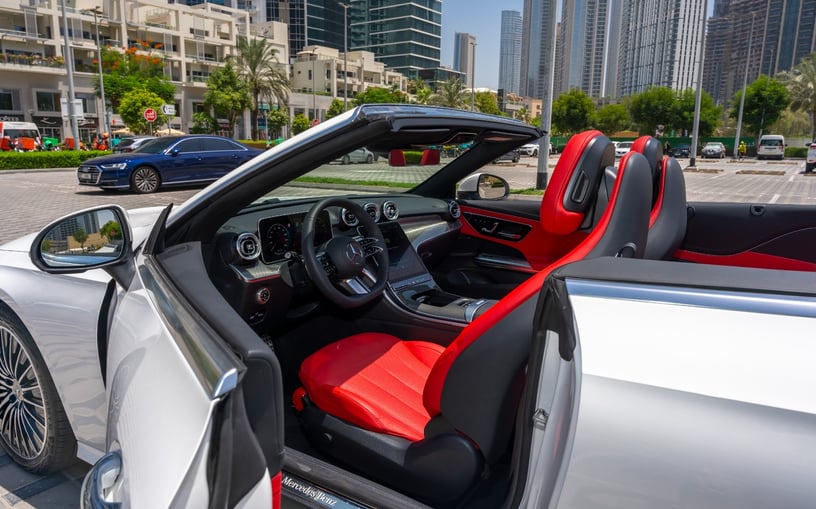 Mercedes CLE 200 AMG cabriolet/convertible (Blanc), 2025 &agrave; louer &agrave; Abu Dhabi