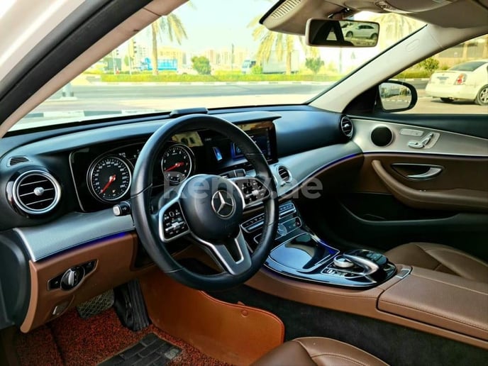 Mercedes E Klasse (Wit), 2019 te huur in Dubai