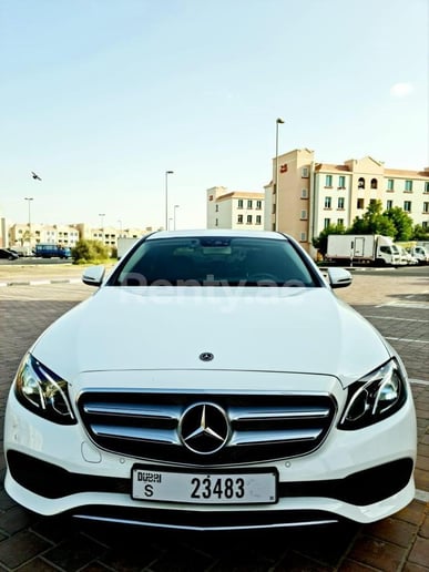 Mercedes E Klasse (Wit), 2019 te huur in Dubai
