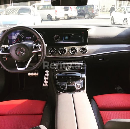 Mercedes E300 (Wit), 2017 te huur in Dubai