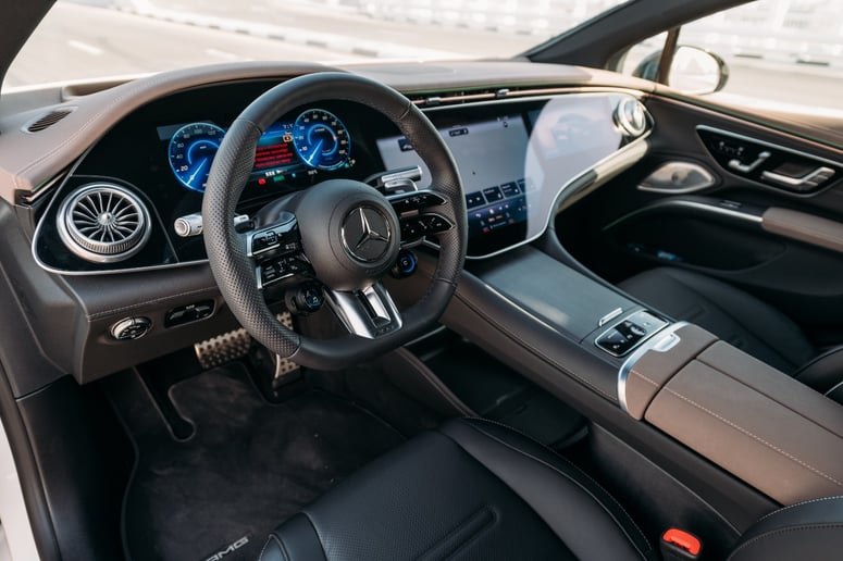 Mercedes EQS 53 AMG (Белый), 2023 для аренды в Шарджа