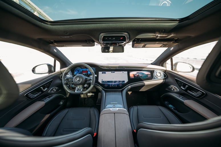 Mercedes EQS 53 AMG (Белый), 2023 для аренды в Шарджа
