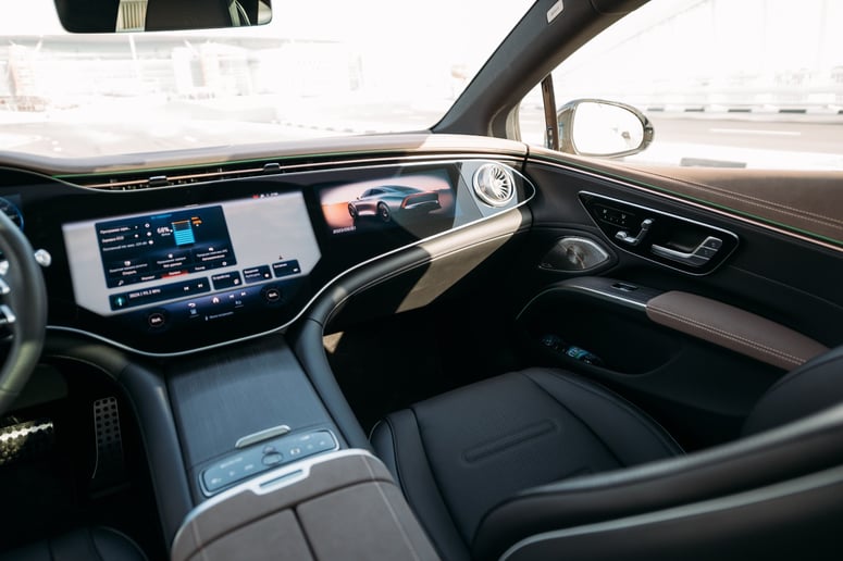 Mercedes EQS 53 AMG (Белый), 2023 для аренды в Шарджа