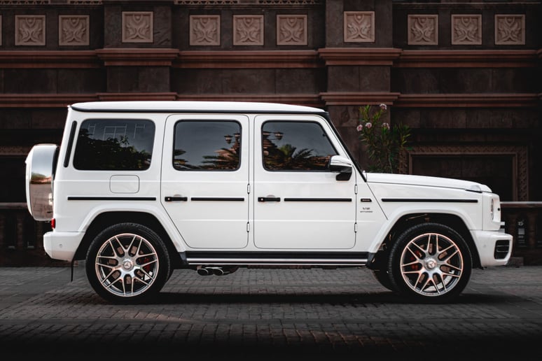 Mercedes G63 AMG (Wit), 2022 te huur in Abu Dhabi