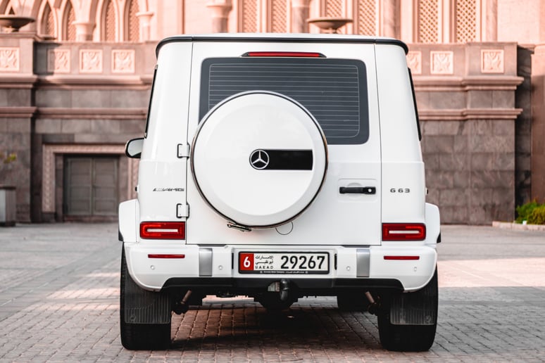 Mercedes G63 AMG (Wit), 2022 te huur in Abu Dhabi