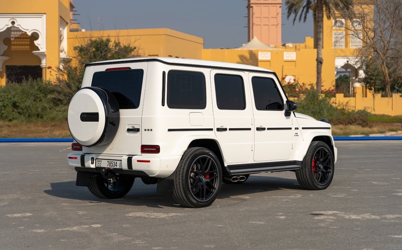 Mercedes G63 AMG (Wei&szlig;), 2022  zur Miete in Ras Al Khaimah