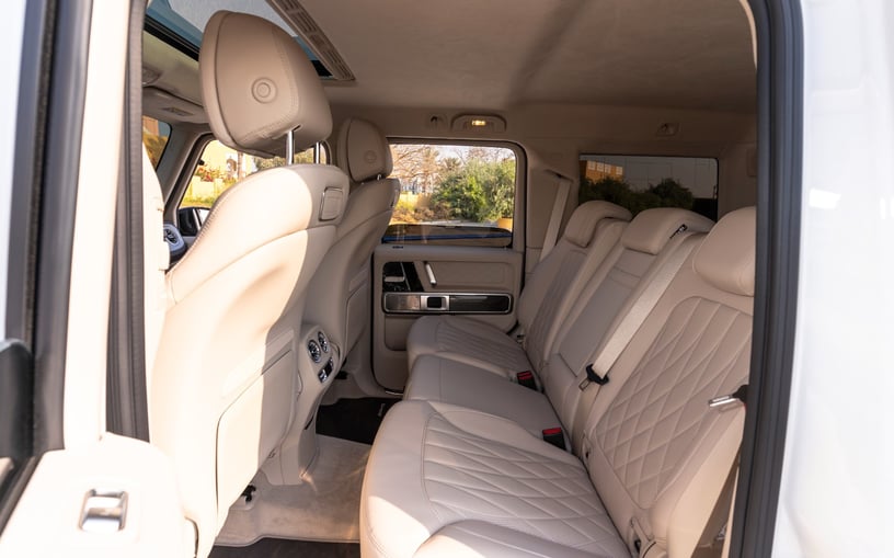 Mercedes G63 AMG (Wei&szlig;), 2022  zur Miete in Ras Al Khaimah