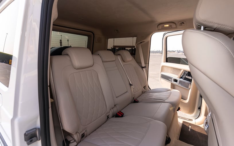 Mercedes G63 AMG (Wei&szlig;), 2022  zur Miete in Ras Al Khaimah
