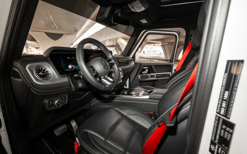 Mercedes G63 AMG (Wit), 2025 te huur in Abu Dhabi