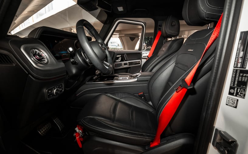 Mercedes G63 AMG (Wit), 2025 te huur in Abu Dhabi