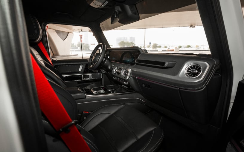 Mercedes G63 AMG (Wit), 2025 te huur in Abu Dhabi