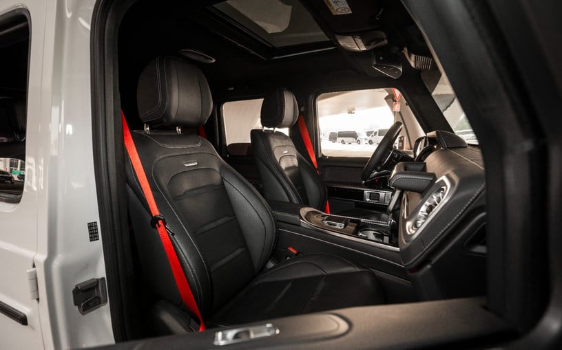 Mercedes G63 AMG (Wit), 2025 te huur in Abu Dhabi