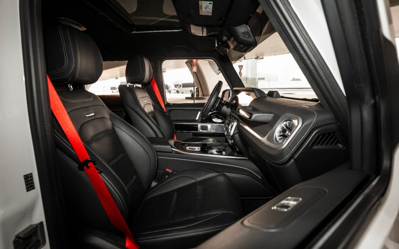 Mercedes G63 AMG (Wit), 2025 te huur in Abu Dhabi