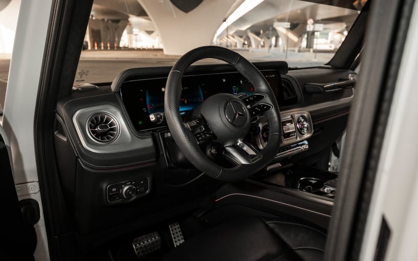 Mercedes G63 AMG (Wit), 2025 te huur in Abu Dhabi