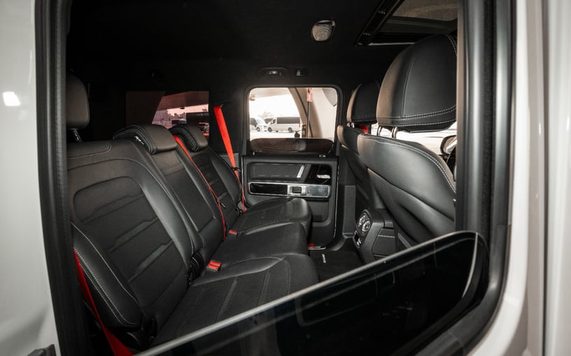 Mercedes G63 AMG (Wit), 2025 te huur in Abu Dhabi
