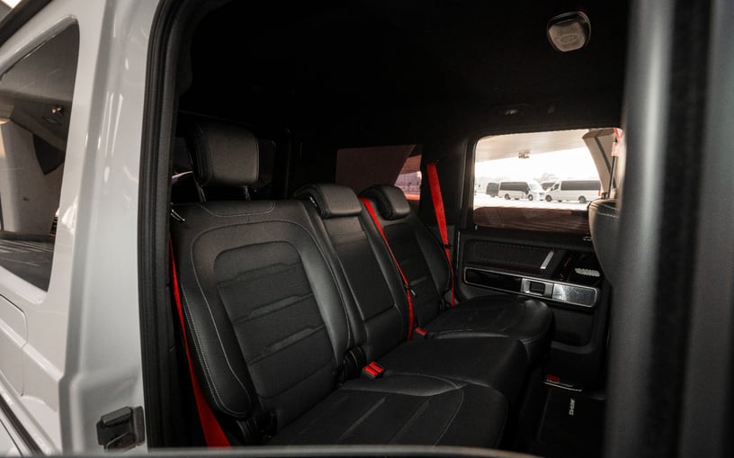 Mercedes G63 AMG (Wit), 2025 te huur in Abu Dhabi